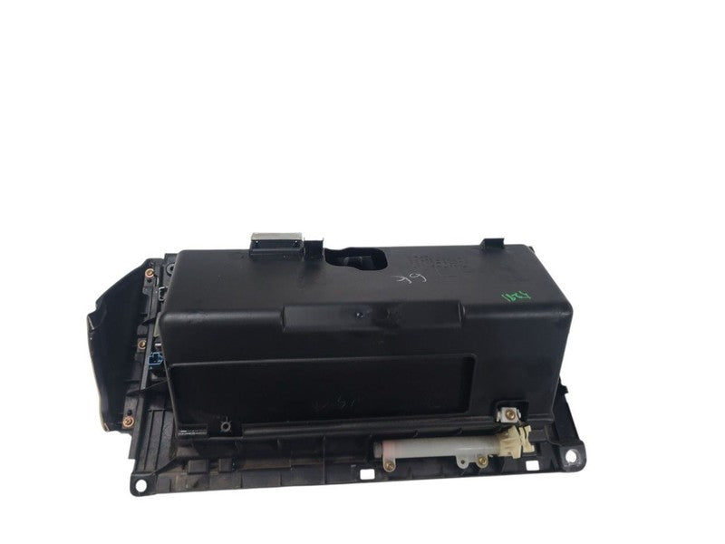 SC430     2003 Glove Box 651011