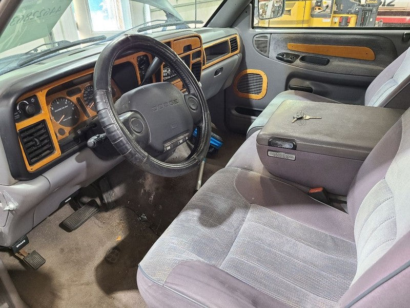 RAM1500   1996 Front Seat 662852