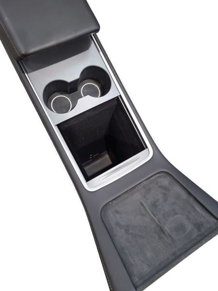 TESLA 3   2023 Console Front 577764