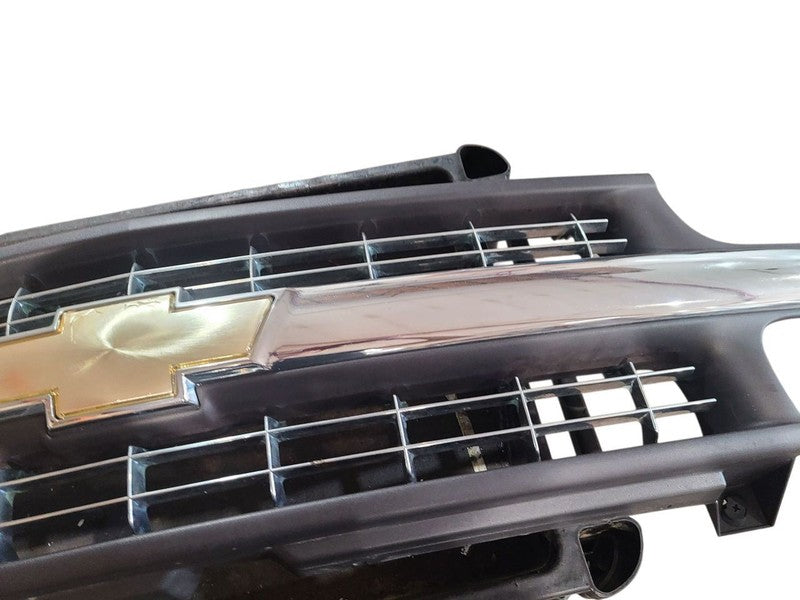 Grille Chrome Center Bar Fits 99-02 SILVERADO 1500 PICKUP 638780