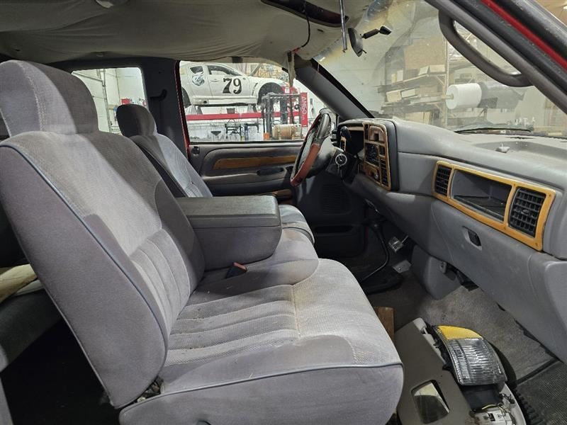 RAM1500   1996 Seat Belt Front 586630
