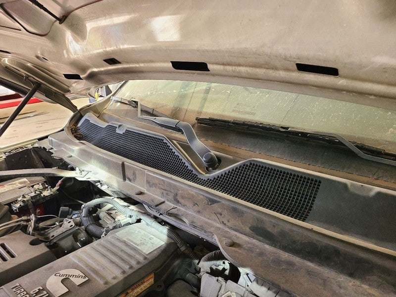 RAM3500   2023 Cowl 677866