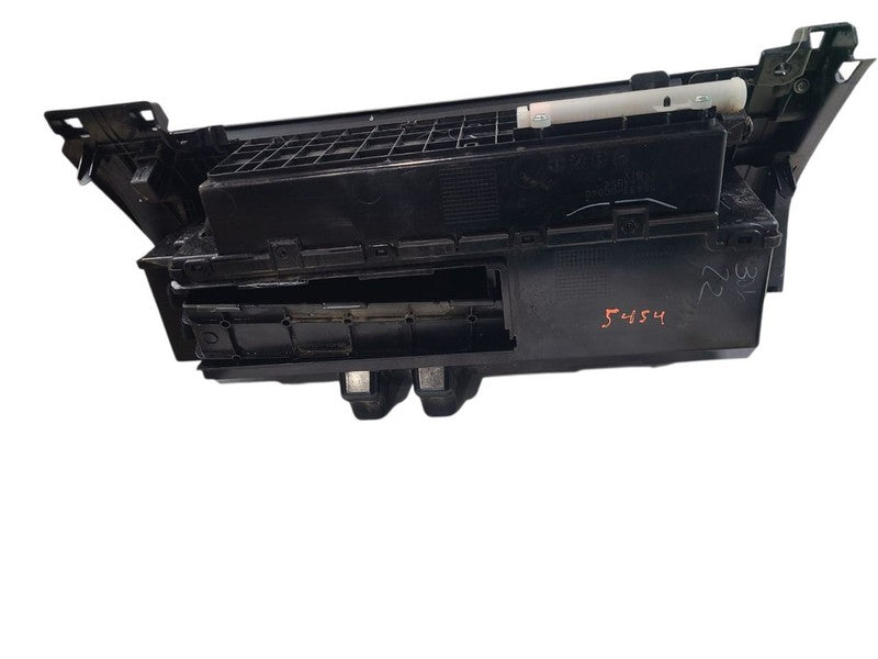TUNDRA    2016 Glove Box 662484
