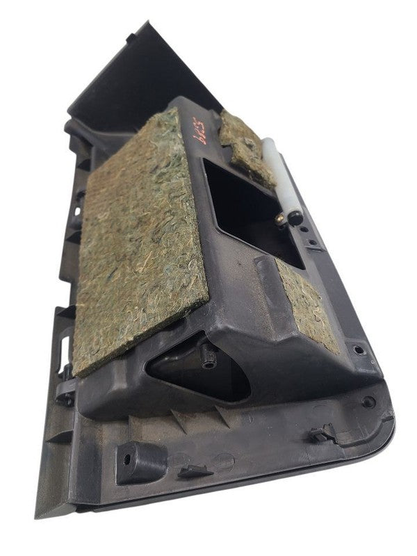 QX4       1999 Glove Box 658277