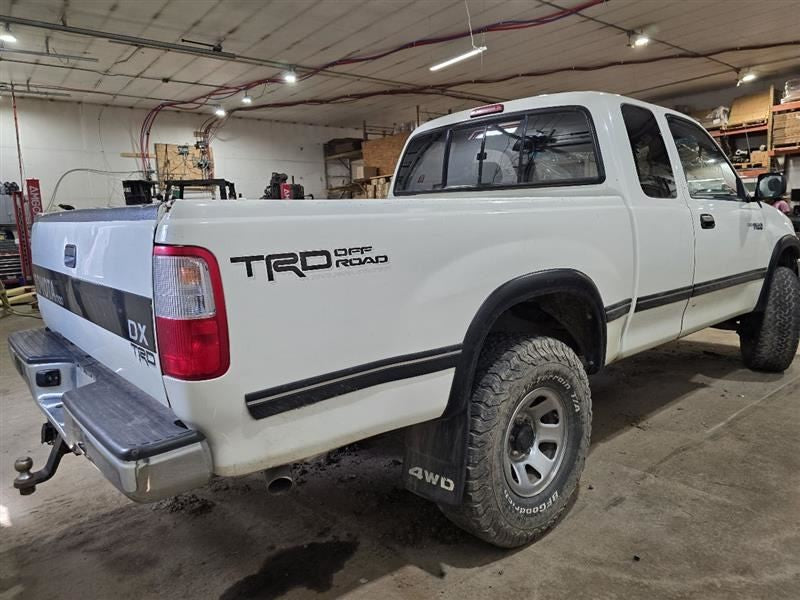 T100      1995 Seat Belt Rear 593147