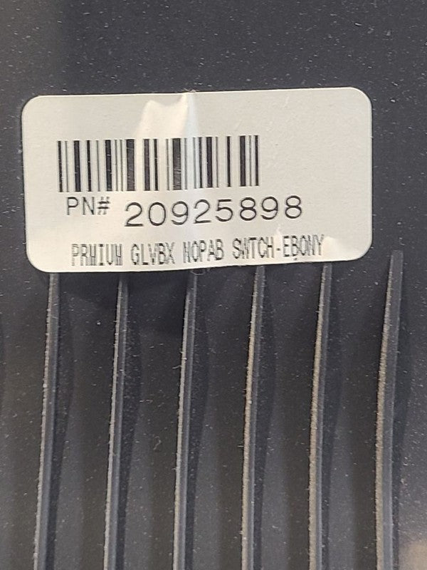 SUBURBN15 2013 Glove Box 663744