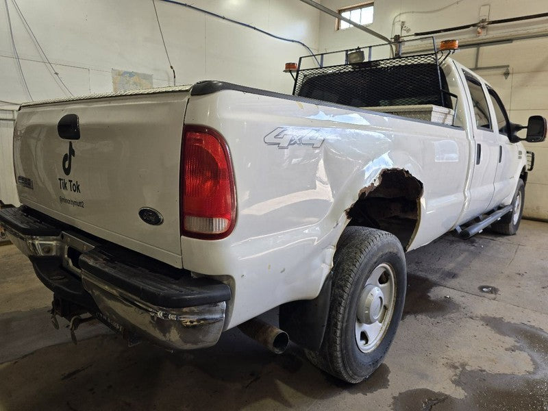 Passenger Headlight Sealed Beam Halogen Fits 05-10 FORD F250SD PICKUP 