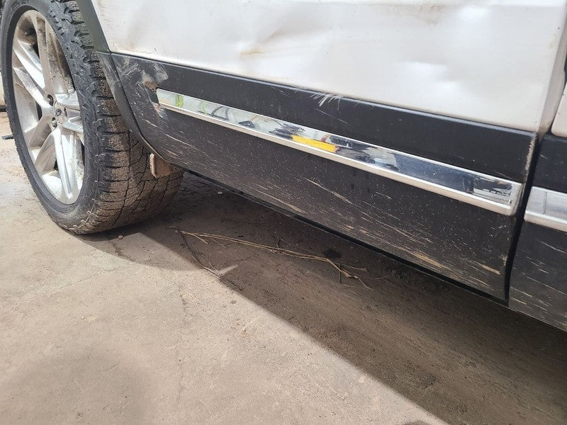 EXPLORER  2016 Door Moulding Rear 666138