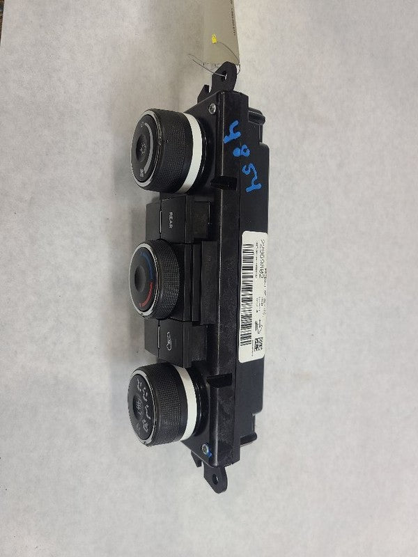 Temperature Control Front Manual Temperature Control Fits 13-17 TRAVER