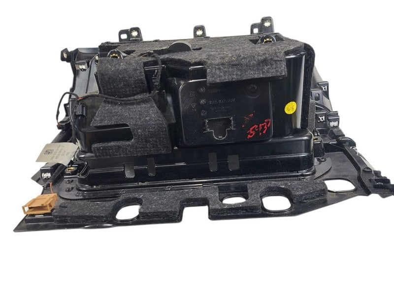 MACAN     2015 Glove Box 661476