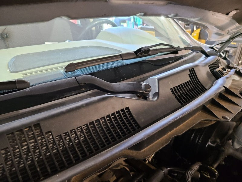 RAM1500   2011 Cowl 674065