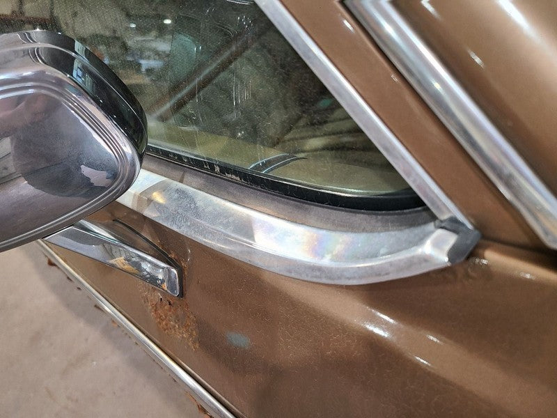 OLDS-SW   1988 Door Moulding Front 677765
