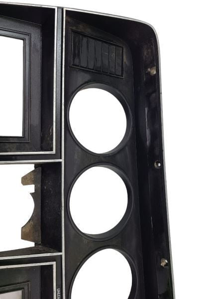 TDOD250   1990 Speedometer/Radio/Temperature Dash Bezel Assembly w/ Ve