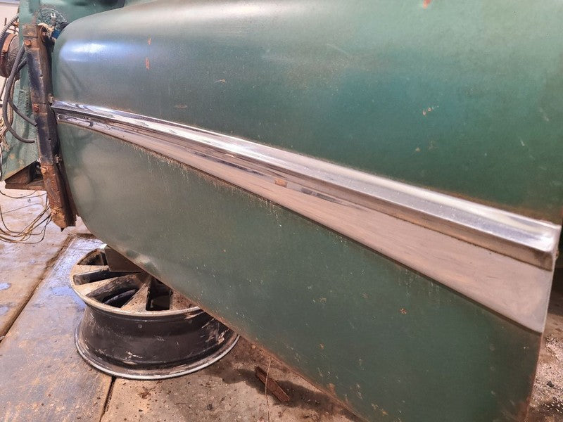 BUICK     1951 Door Moulding Front 656420