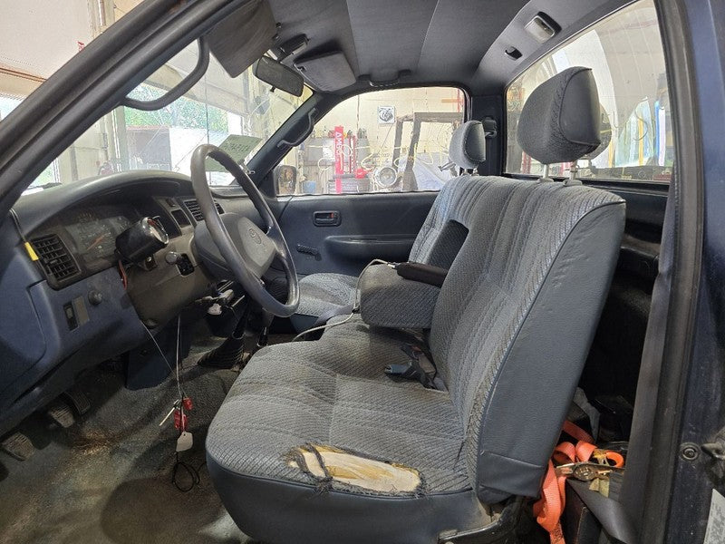 T100      1993 Seat Belt Front 638181