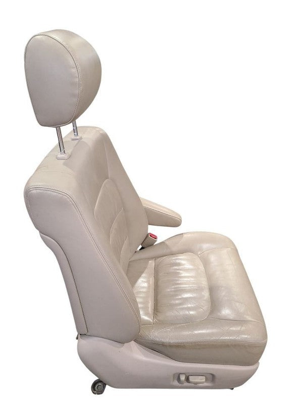 LX470     1999 Front Seat 674379