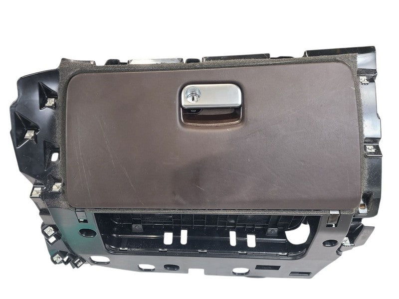 MACAN     2015 Glove Box 661476