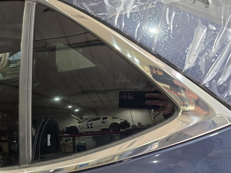 EQUINOX   2018 Rear Door Vent Glass 603566