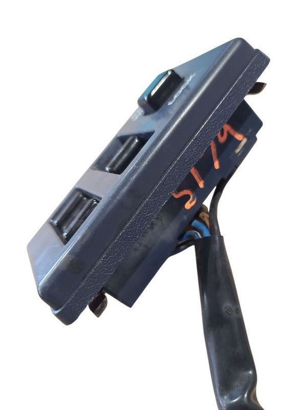 TNISSAN   1986 Front Door Switch 642037