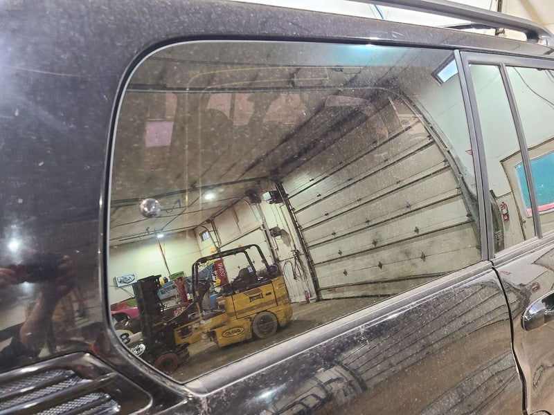 Passenger Quarter Glass Movable Fits 99-03 LEXUS LX470 662280
