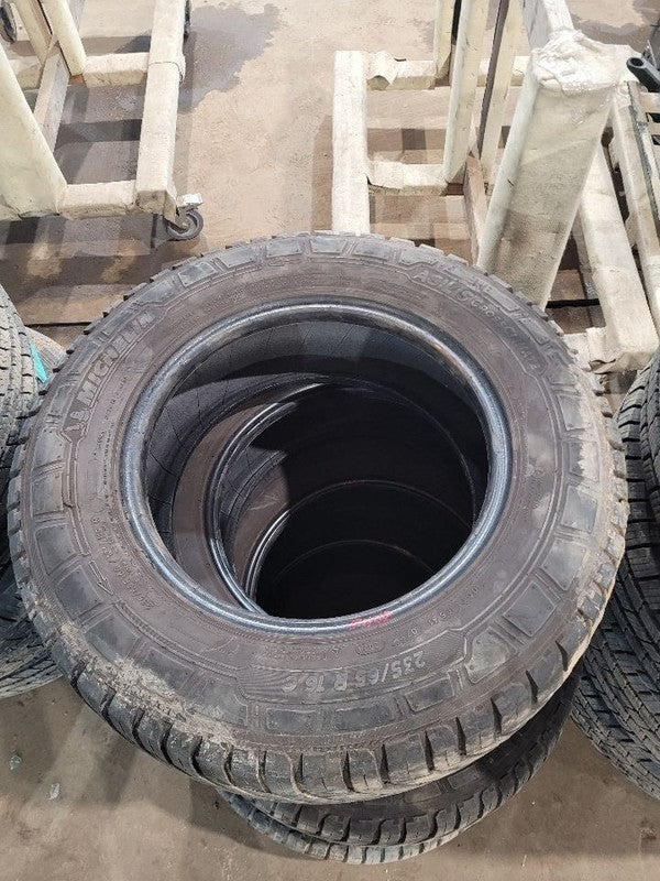 4 Used Tires 235-65-16 Michelin 11/32 662239
