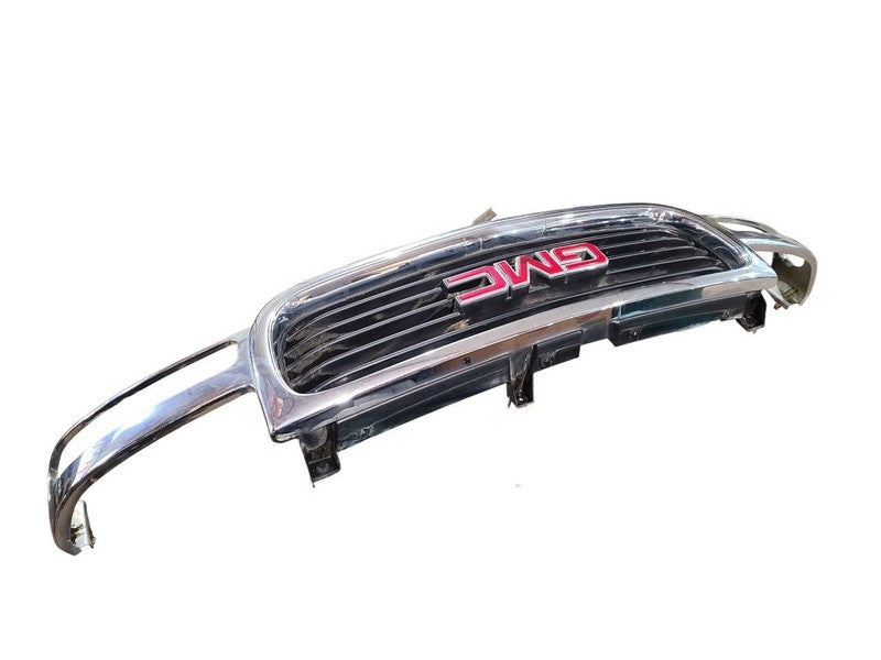 Grille Excluding Denali Fits 00-06 YUKON 650090