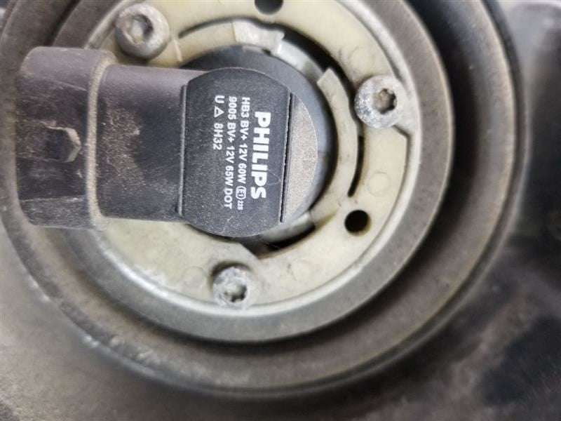 Passenger Headlight Halogen Laredo Fits 11-13 GRAND CHEROKEE 237945