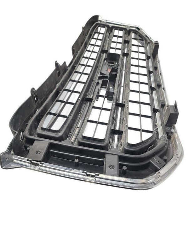 Grille Chrome Surround SLE Fits 15-20 YUKON 660920