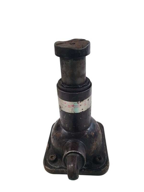 T100      1995 Jack 663811