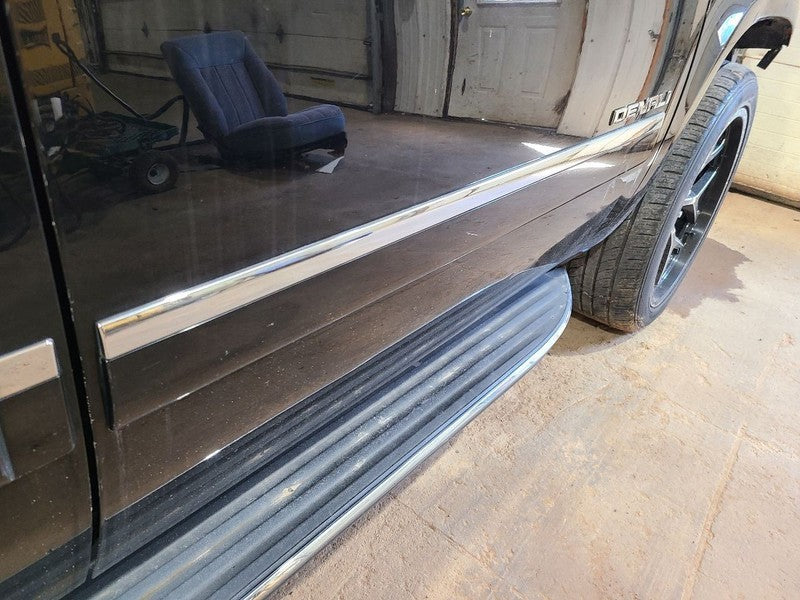 YUKON     2011 Door Moulding Front 671830