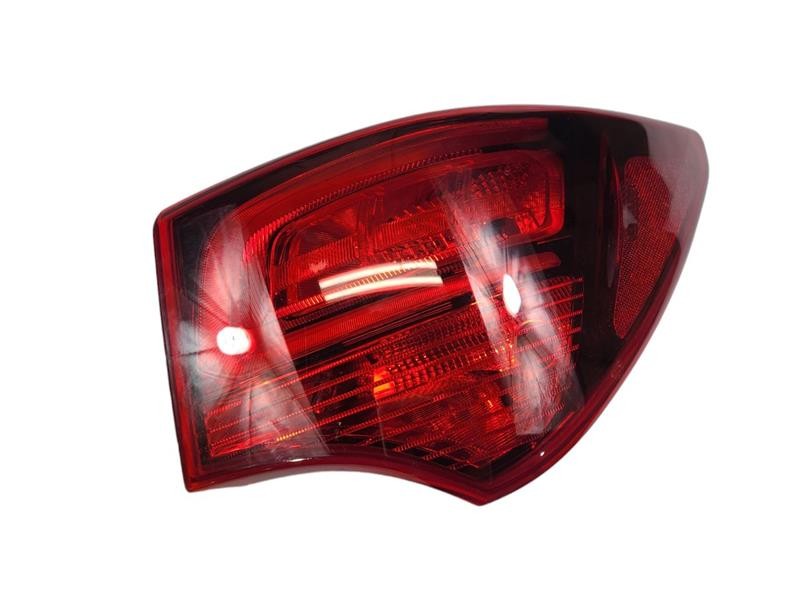 Passenger Tail Light SWB Sport Incandescent Fits 17-18 SANTA FE 604352