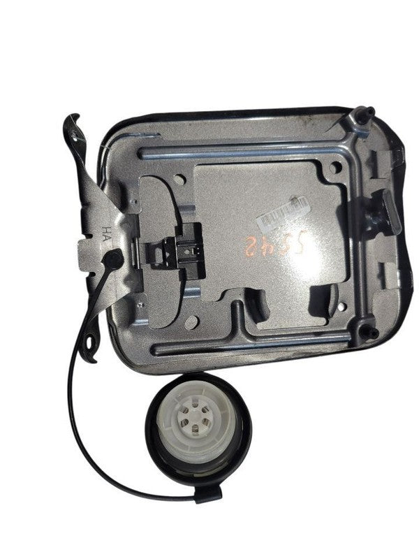 ROGUE     2018 Fuel Filler Door 668653