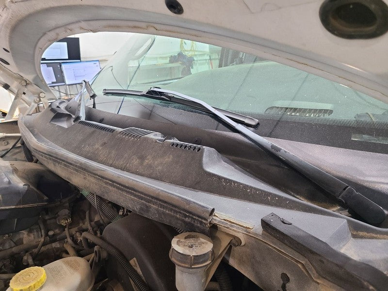 RAM1500   2001 Cowl 667033