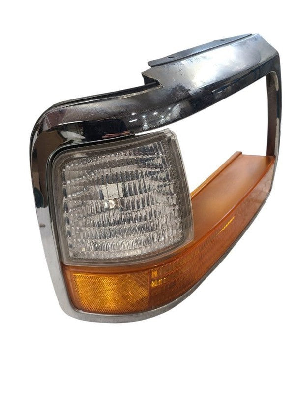 Passenger Corner/Park Light From 8501 GVW Fits 92-97 FORD F250 PICKUP 