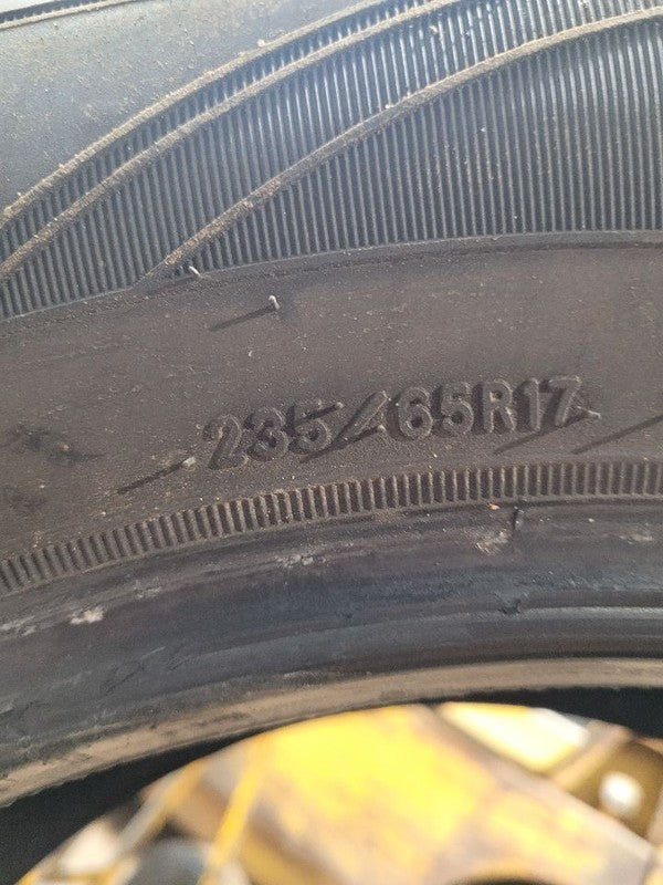 1 Used Tire 235-65-17 Cooper 5/32 660598