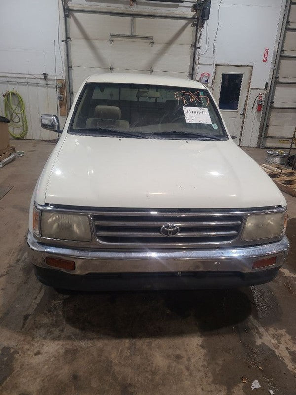 T100      1998 Seat Belt Rear 652968
