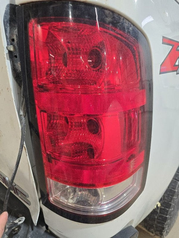 Passenger Tail Light Pickup With Box Fits 07-14 SIERRA 2500 PICKUP 624