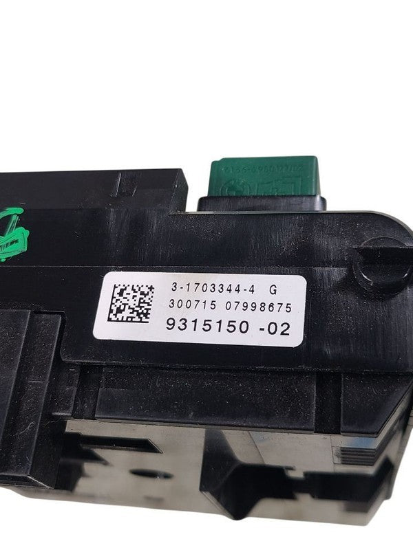 X4        2016 Fuse Box Cabin 638066