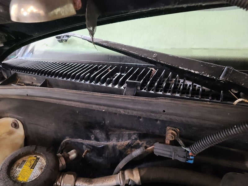TAHOE     1999 Cowl 669579