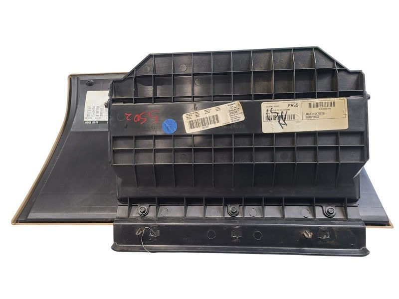 H3        2006 Glove Box 665593