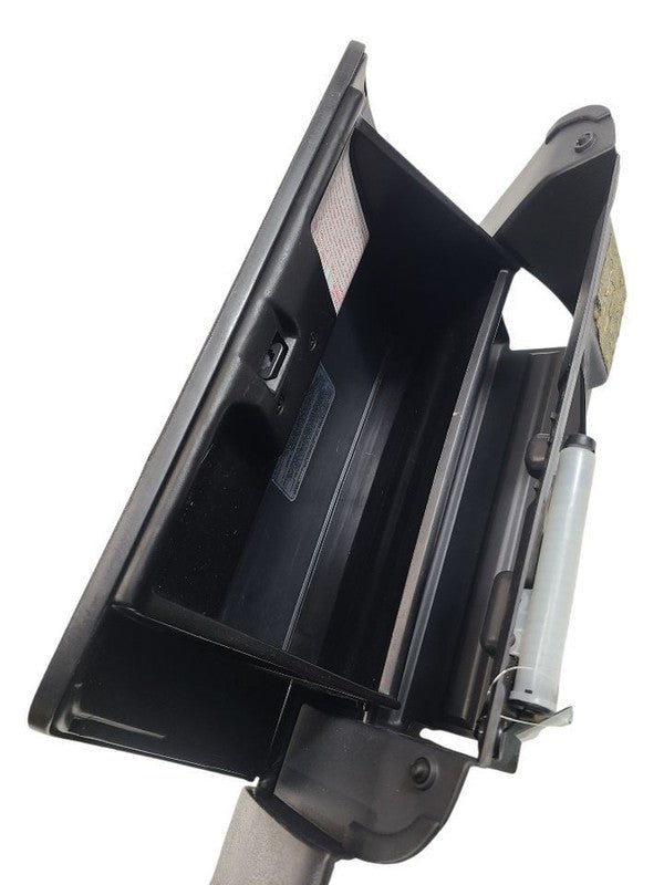 QX4       1999 Glove Box 658277