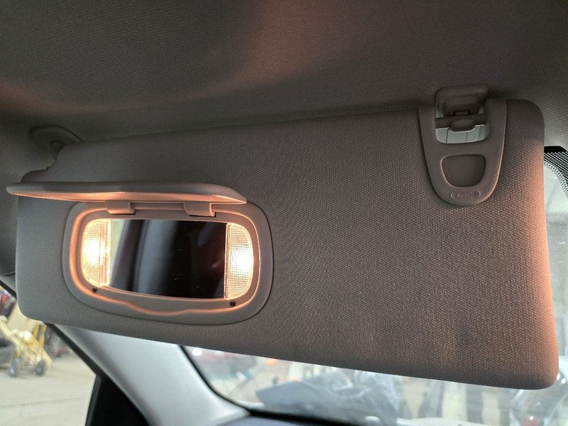 Driver Left Sun Visor Illuminated Fits 14-18 CHEROKEE 629574