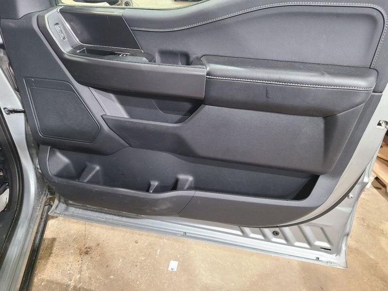 Passenger Right Front Door Electric Fits 21-25 FORD F150 PICKUP 680177