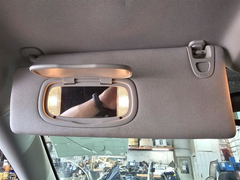 Driver Left Sun Visor Illuminated Fits 14-18 CHEROKEE 596247
