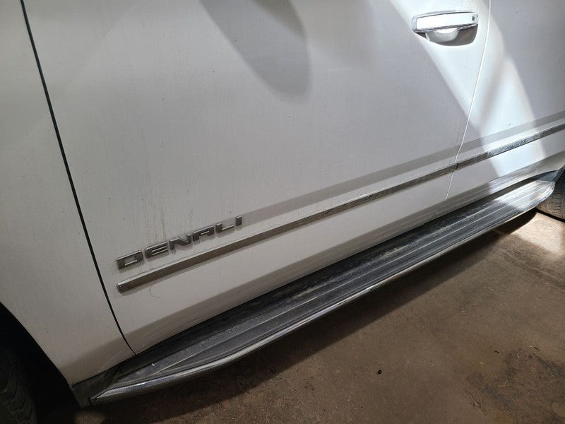 Driver Left Front Door Fits 15-20 SUBURBAN 1500 679581