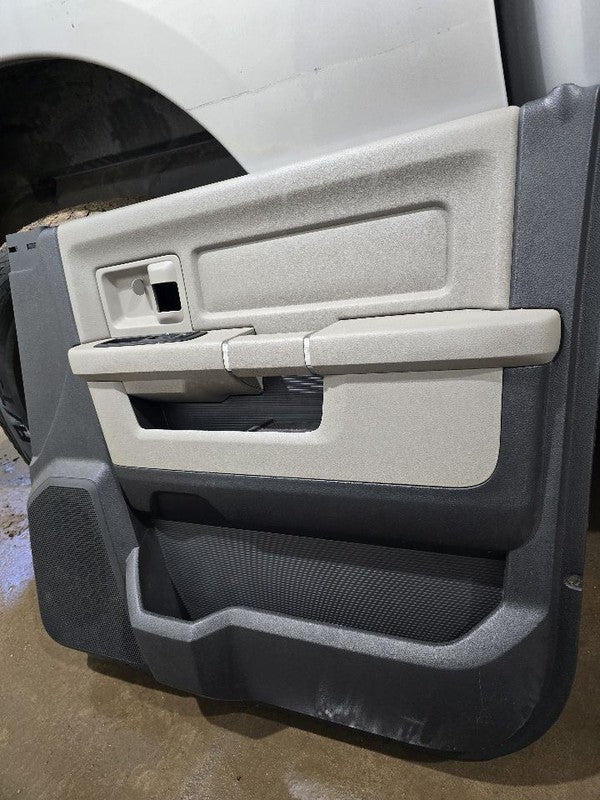RAM1500   2009 Front Door Trim Panel 627695