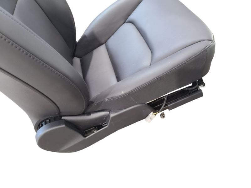 FRONT TESLA 3   2023 Driver's Side Leather Front Seat 577752
