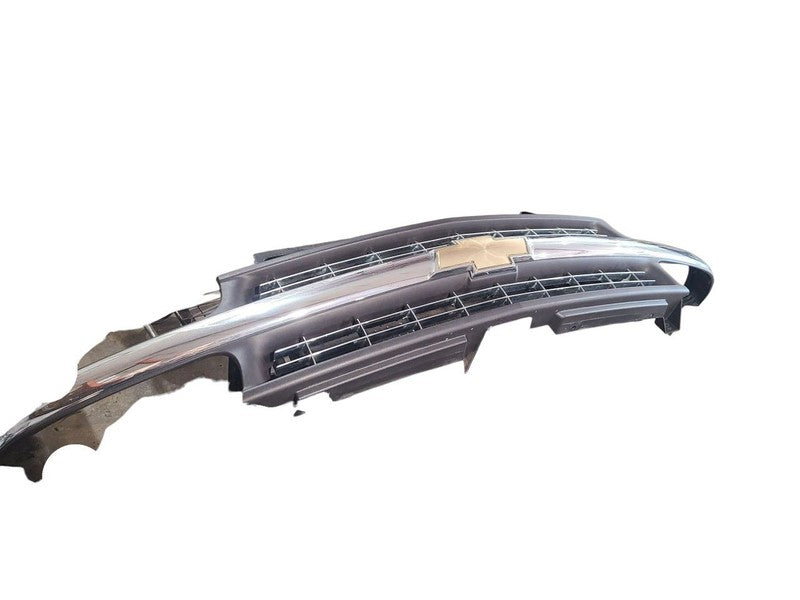 Grille Chrome Center Bar Fits 99-02 SILVERADO 1500 PICKUP 638780