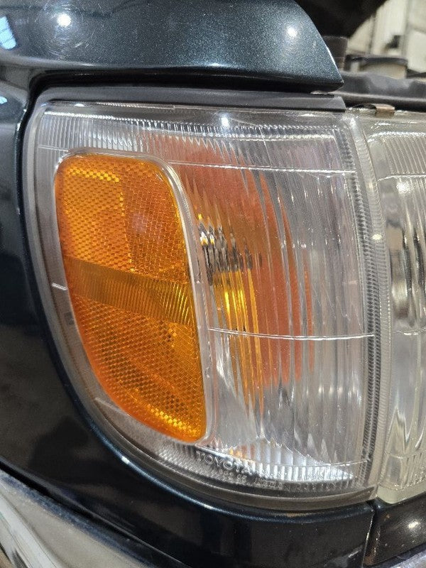 Passenger Corner/Park Light Park Lamp-turn Signal Fits 96-98 4 RUNNER 