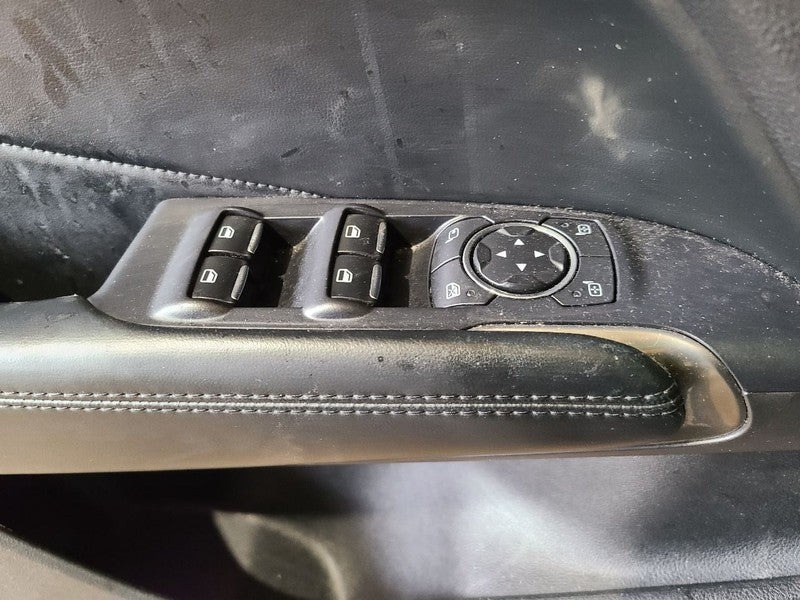 MKC       2015 Front Door Trim Panel 676553